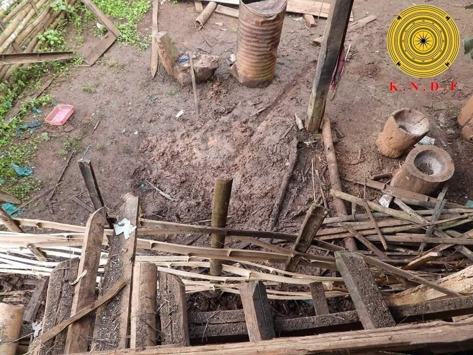 YeSoe91920267's tweet photo. #Terrorist_soldiers from No.14 Military Training School of terrorist military had fired more than 15 shells of 120mm toward the 2 villages in the east part of #Hpruso township at the night over 10 on Oct 6, the 5 homes were damaged & 2 cows killed.
#2023Oct7Coup
#WarCrimesOfJunta https://t.co/cXbGATYu96