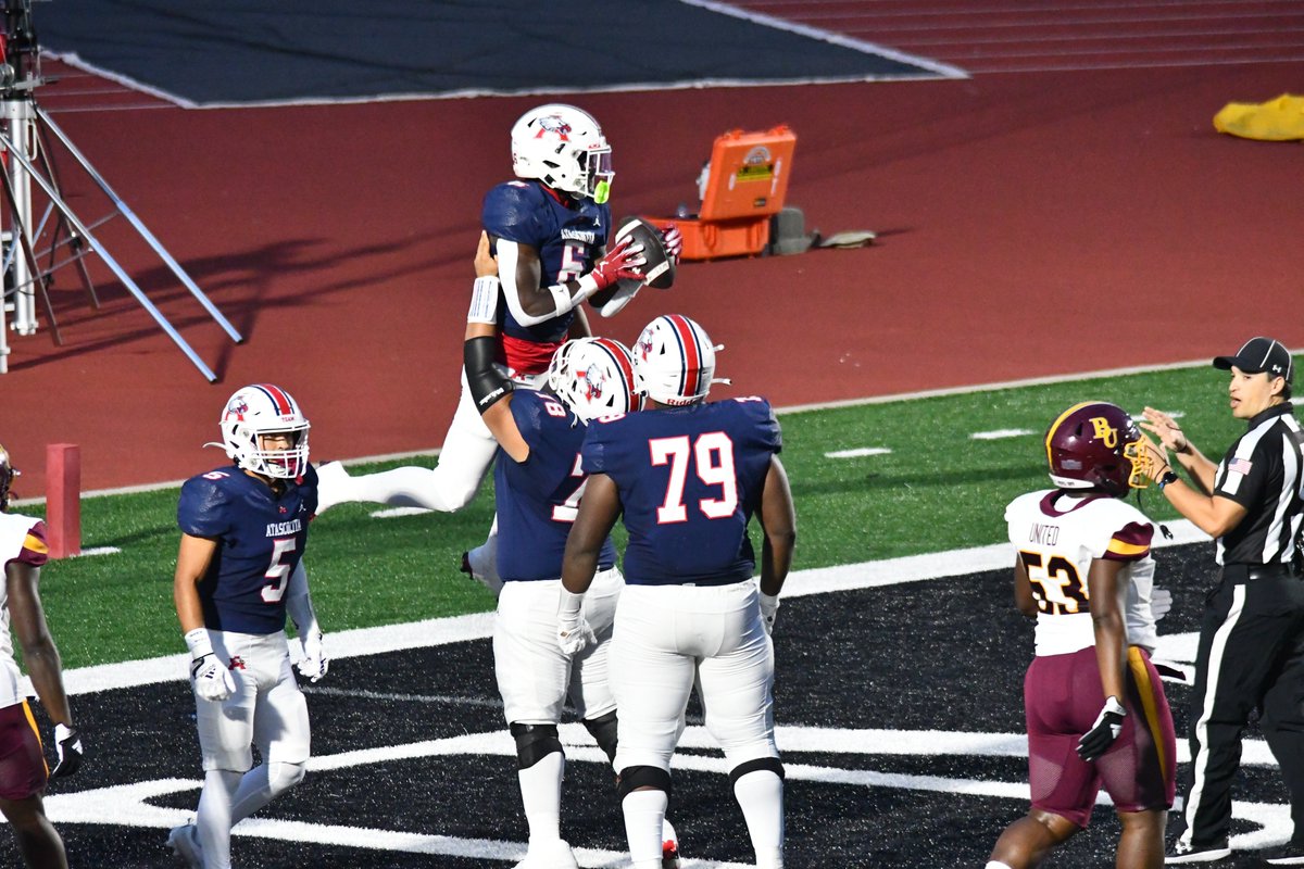 Celebrating the touchdown that should have been with <a href="/KyranTclee1/">Kyran lee</a> and <a href="/ChristianCrui78/">𝓒𝓱𝓻𝓲𝓼𝓽𝓲𝓪𝓷 𝓬𝓻𝓾𝓲𝓬𝓴𝓼𝓱𝓪𝓷𝓴 ☆</a> ! <a href="/tory_blaylock6/">Tory Blaylock</a> was nowhere near the sideline, but he got it on the next down anyway. 😉 #BallDontLie