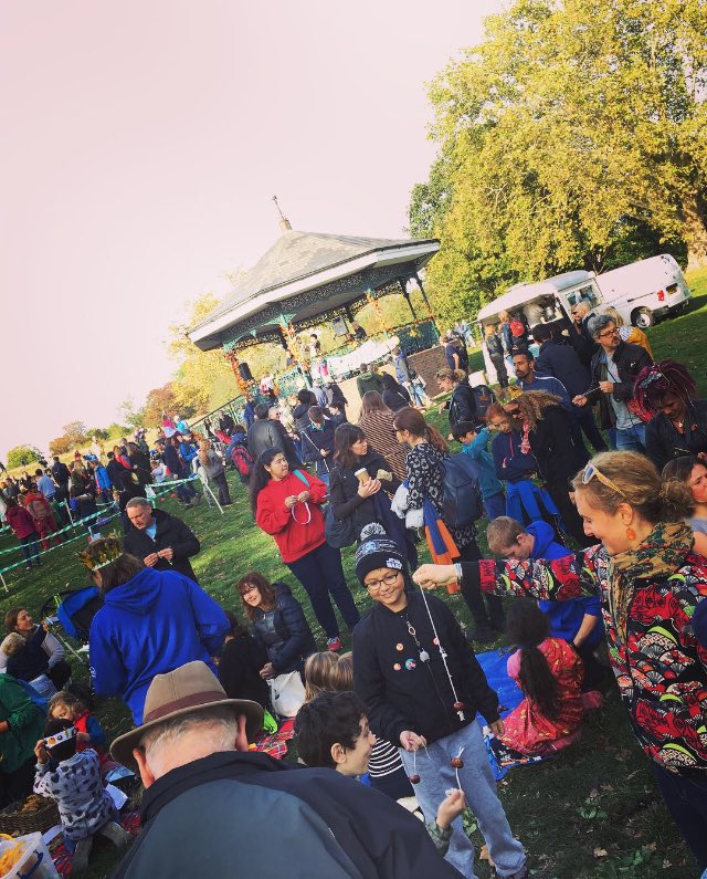 HeathHands's tweet image. Ogly, Ogly, Onkers. Let’s play #conkers We can’t wait for tomorrow’s 2024 @CityCorpHeath Conker Championships - competitors registration from 12.30 - fun begins 13.15