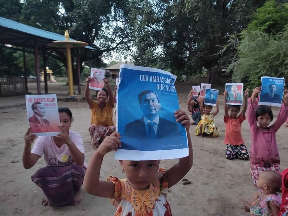 naingnaingaung's tweet photo. On Oct 7th, in Sagaing Region, the "Our Village Ain't Seeking Savior" protest column held an anti-military dictatorship protest and urged the UN Credential Committee to approve Ambassador U Kyaw Moe Tun's accreditation.
#HelpMyanmarIDP  
#2023Oct7Coup  
#WhatsHappeningInMyanmar https://t.co/jtN6U6xX3c