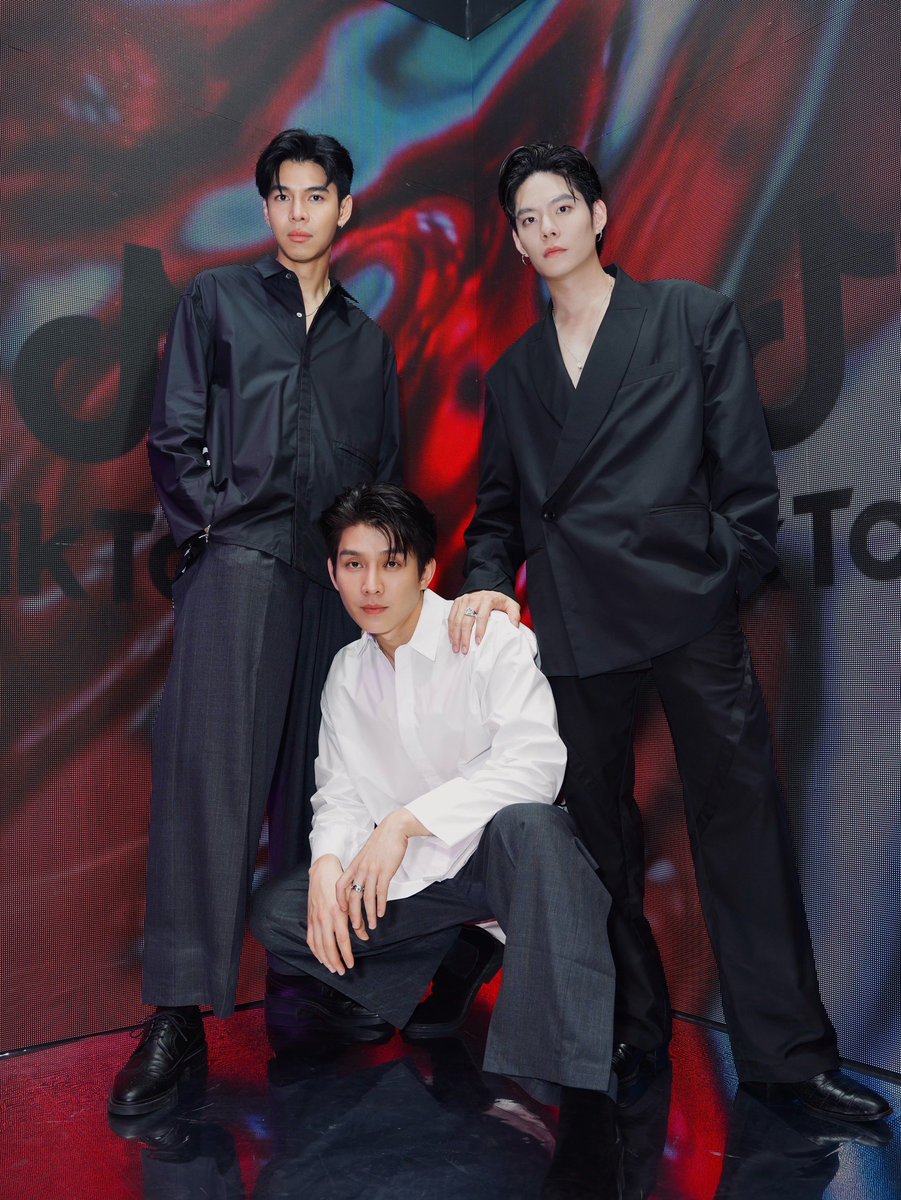 beoncloud_th's tweet photo. ขอบคุณทุกคนที่ส่งกำลังใจให้ 'น๊อต จ๊อบ บาส' ที่งาน Greyhound Original presents "Black Market" Bangkok International Fashion Week 2023 วันนี้มาก ๆ นะคะ ✨ Happy Weekend น้าา~ Good night ! 🫶🏼

@nodted @JobbyNoo @basvpr_ 

#GreyhoundBlackMarketxBOC
#GreyhoundOriginal #GreyhoundBlackMarket #SiamParagonBIFW2023