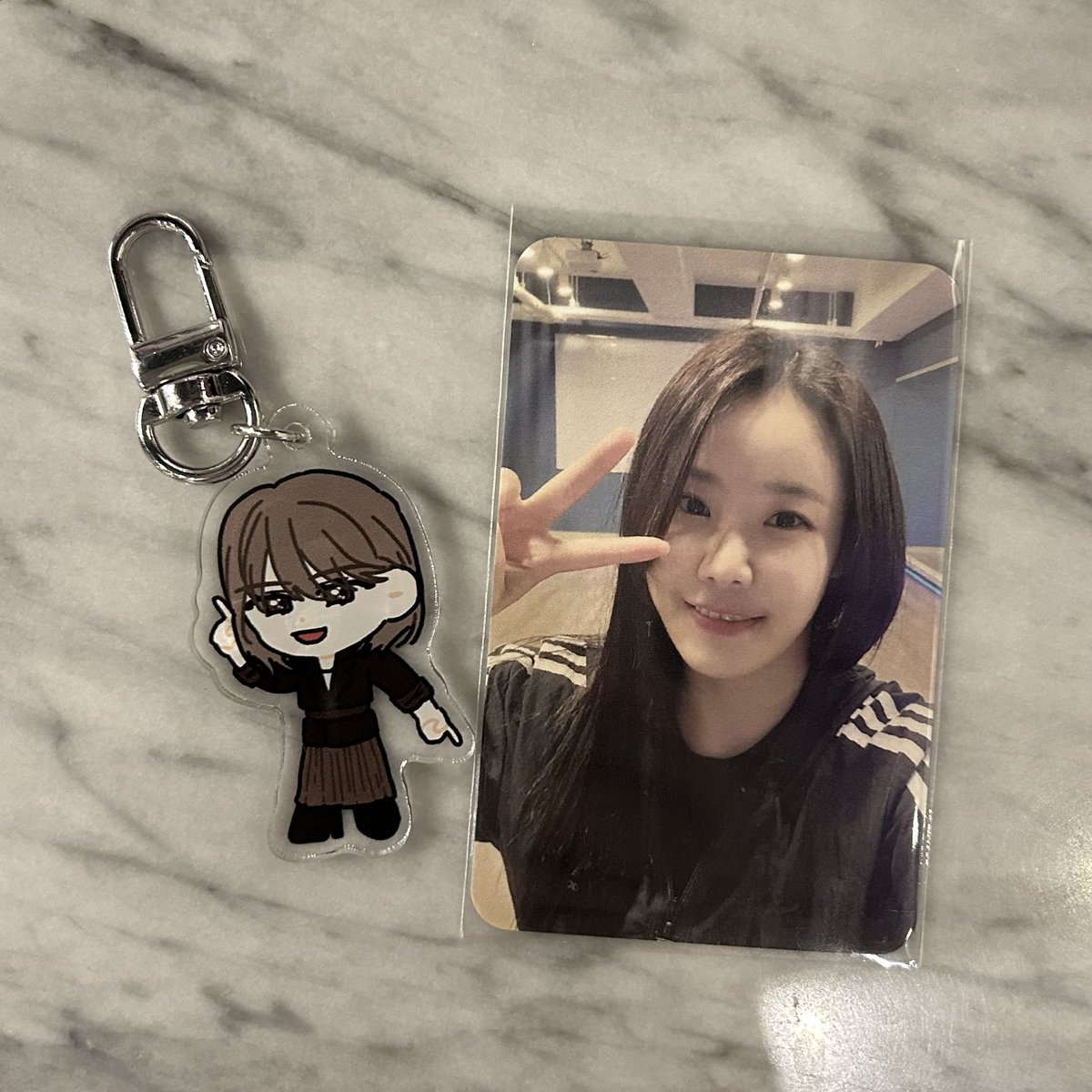 _Angel_4rah's tweet photo. 𝗟𝗢𝗩𝗘𝟰𝗥𝗔𝗛.𝗖𝗢𝗠

🎰 카페 방문 시 제공되는 특전 실물 사진입니다❣️
(1 : 상시제공 특전, 2 : 9일 선착제공 특전)

#우리에게_필요한_건_사라 https://t.co/sZZpKK5EFe
