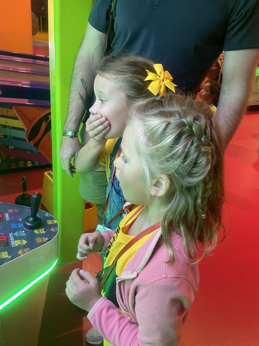 rachael_lipsett's tweet image. First graders had some Friday, field trip fun!! #crayola #HMEProud #myfirsttweet #wehavebeenbusy