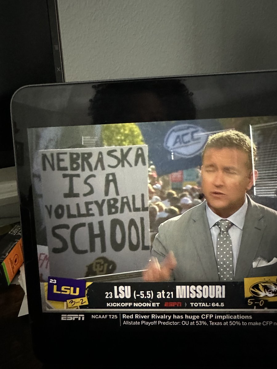 _willcompton's tweet image. This is not assault just fyi 

1) The sport of volleyball kicks ass 

2) Nebraska is the best place in the country for volleyball

And football is on the rise. 

What a time to join the Big Red army.