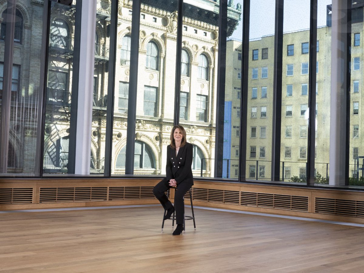 On Oct. 17, our 17th president will kick-start a journey to celebrate, to connect, and to write NYU’s next chapter—together. nyu.edu/17

But how much do you know about Renaissance woman Linda G. Mills? Read our magazine profile: nyu.edu/about/news-pub…