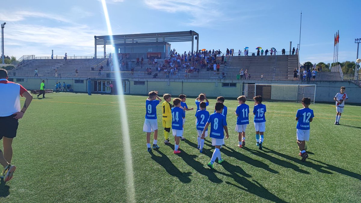 jaimebuma5's tweet photo. ⚪️🔵⚪️Primer partido del alevin A de f7 con resultado a favor💪🏽💪🏽💪🏽 como juegan los pequeños... vamos a por el siguiente⚪️🔵⚪️ @CDVicalvaro https://t.co/GF72JNP7zO