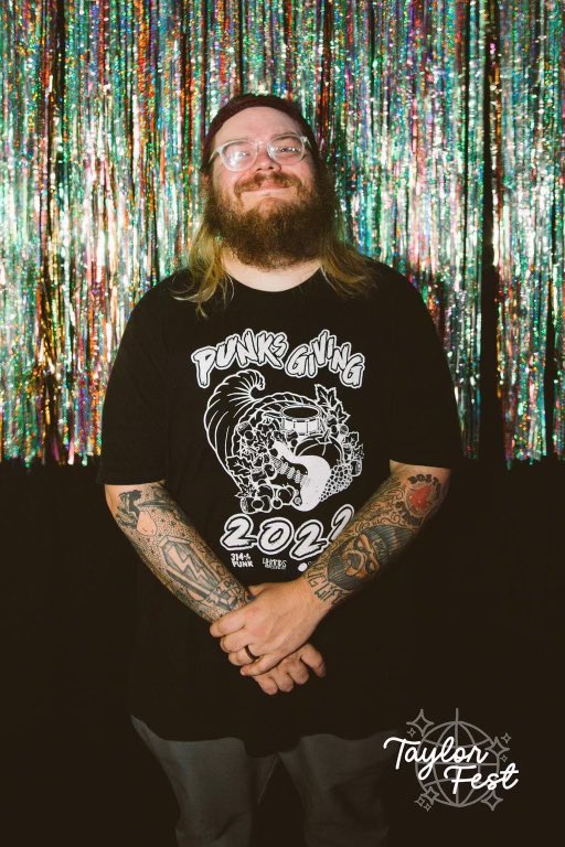 mikeputsonshows's tweet image. Taylor Fest STL stays sick as hell, @ha_kite stays taking sick ass pictures.