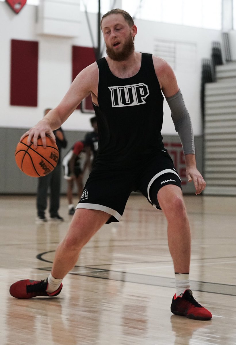 JoeLombardiIUP's tweet image. Good first day of practice for ⁦@IUP_MBB⁩. A lot of new faces led by 2X PSAC Tournament MVP ⁦@Ethan_P23⁩.Somewhat of a rebuild after losing 3 First Team PSAC players, but this team is working hard to be Championship Worthy🏆. #g2G🙏🦅 #good2Great🙏🦅