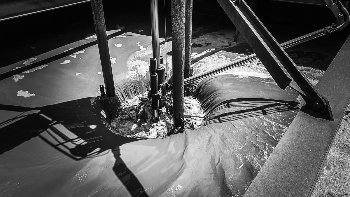 How does a Dredger Hopper overflow "Green Valve" or "Environmental valve" work to reduce turbidity. krakenoffshore.co.uk/?p=1729