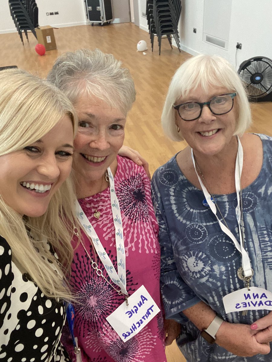 A beautifully sunny day in #Pontypridd celebrating the crucial role of older people in our communities & the importance of #AgeingWell 🫶 #OlderPersonsDay #50+Forums