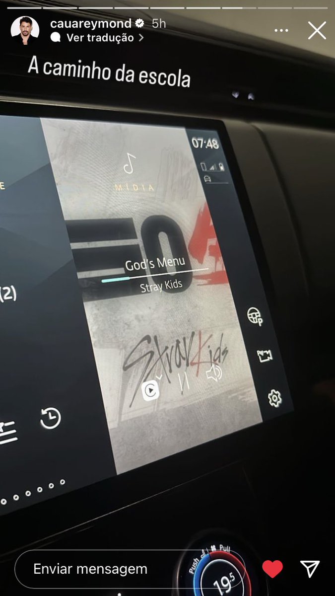 sunflwrld's tweet image. O dyvo do Cauã Reymond ouvindo gods menu bem #grandão