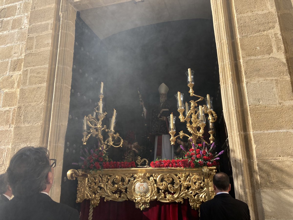 MartinGom14's tweet photo. Y 40 años después llega el regalo de sacar al Patrón de Jerez…historia viva de la Semana Santa jerezana @CuaMartinGomez https://t.co/l4XGCoEsUM