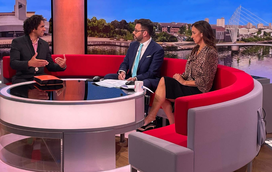 midascampaigns's tweet image. It's been an honour to work with @UKLaureate @JosephACoelho @Booktrust on the nationwide #LibraryMarathon - we were thrilled to see the epic final week covered in @guardian @BBCBreakfast @BBCr4today @cbbc @BBCInTune among others - with @itvlondon airing this eve! #LibrariesWeek