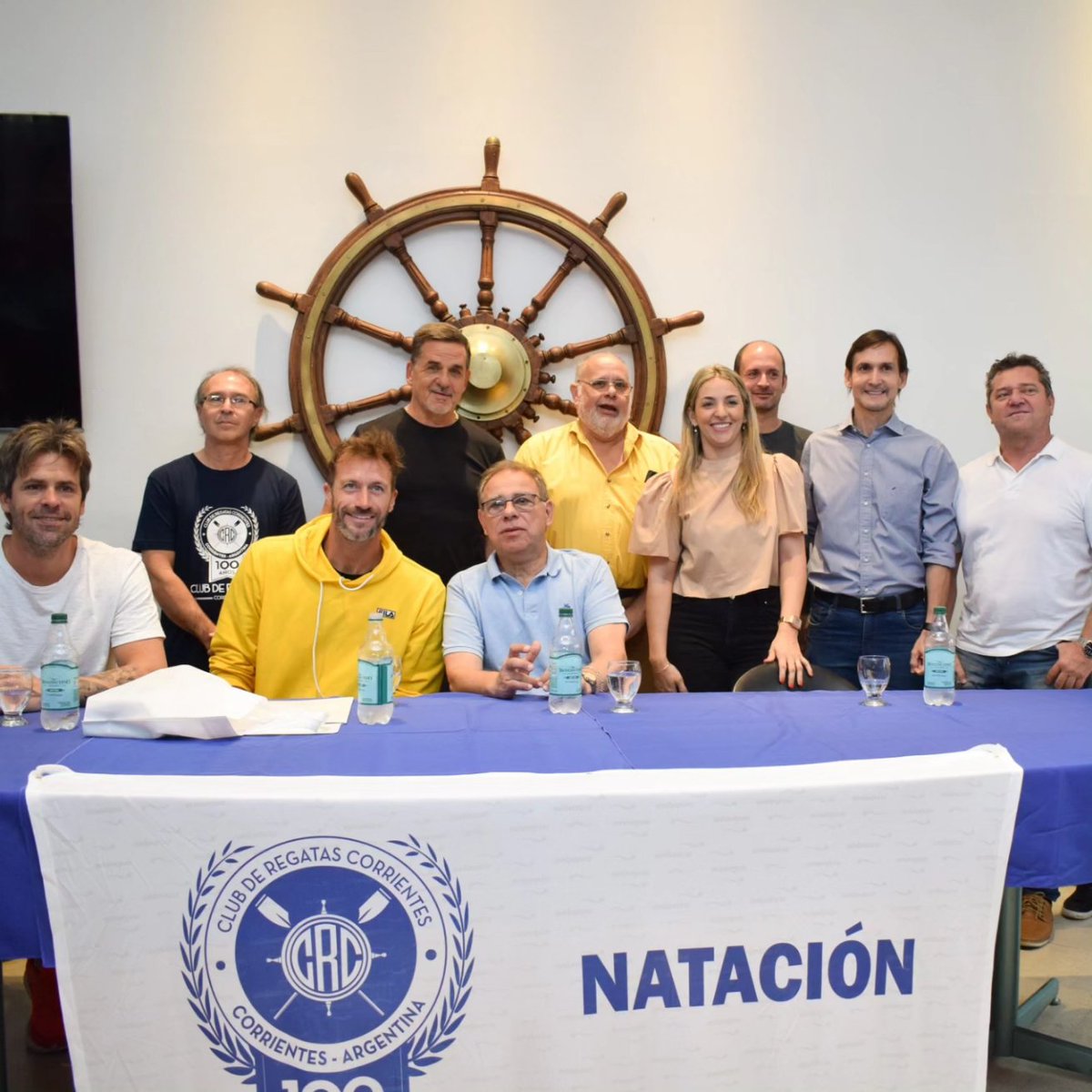 #CRC | Hoy tenemos una visita de lujo 👻

🏊‍♂️ @josemeolans llegó a Corrientes y al club para brindar una clínica teórico práctica con nuestros nadadores 

#MiClubMiCasa