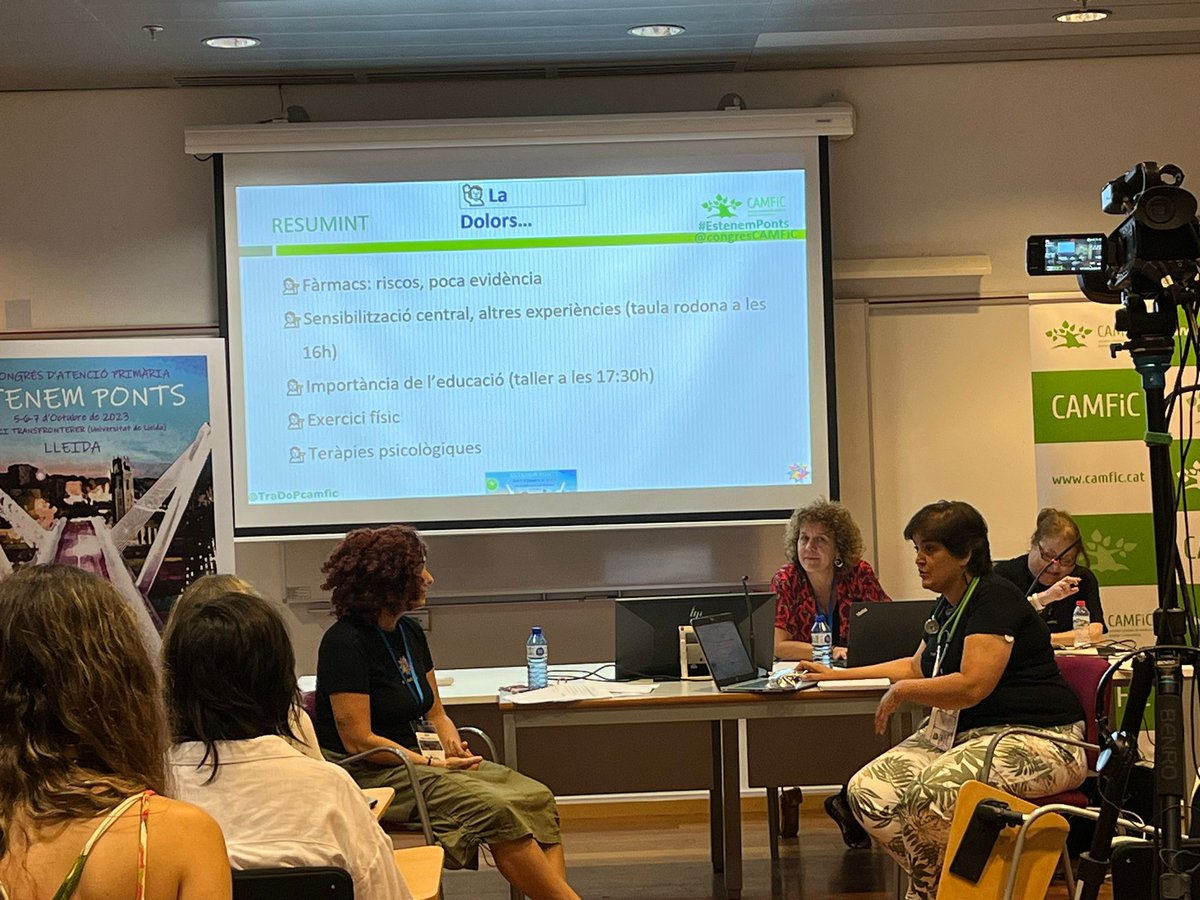 JaumeJMR's tweet photo. Participació activa 🗣🗒  amb comunicacions i com a docents  d'#infermeres #metgesses #metges i #MIRs d'#AFiC del #CAPClot d'@apics el @congresCAMFiC Un gust compartir i aprendre plegats 🙌 #teambuilding  #AP #estenemponts https://t.co/HVhMw863ok