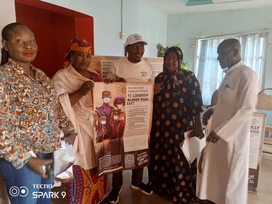 DEANinitiative's tweet photo. Kaduna South LGA, Street to Street Vaccine Equity and Health Care Accountability Citizens Education today. #FixHealth
@BudgITng
@Connected_dev
@GlobalIntegrity
#CTAP
#SaveOneSaveAll
#VaccineEquity
#HealthSectorAccountability https://t.co/KVKhIRgQDX