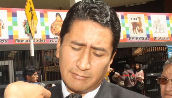 Señores <a href="/PoliciaPeru/">Policía Nacional del Perú</a> <a href="/Poder_Judicial_/">Poder Judicial Perú</a> <a href="/FiscaliaPeru/">Ministerio Público</a>
... Ubiquen de una vez, capturen y lleven a la Cárcel a <a href="/VLADIMIR_CERRON/">Vladimir Cerrón</a> para que cumpla con su condena EFECTIVA de 3 años y 6 meses de Prisión!!!