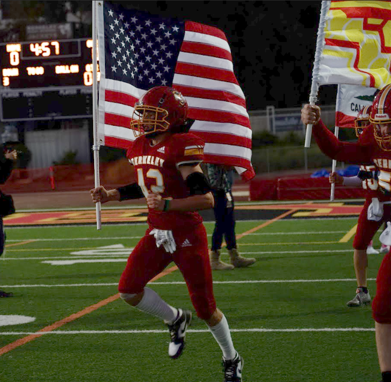 BHSJacketsFB's tweet photo. Absolutely electric atmosphere for last night's League Opener, a 55-6 win over Encinal. @BHSjacketSports #thebuzzisback @CoachPerry2012 @CoachO_BHS @Coachgrace4 @NO_CLUE_JOSH @Cahlil_15 @LucasCord42 @EliMoulton4 @Jalenrh1 @DeontaeFaison @DrewHendo16 @ShawnBrownjr https://t.co/1JRURIr6vc