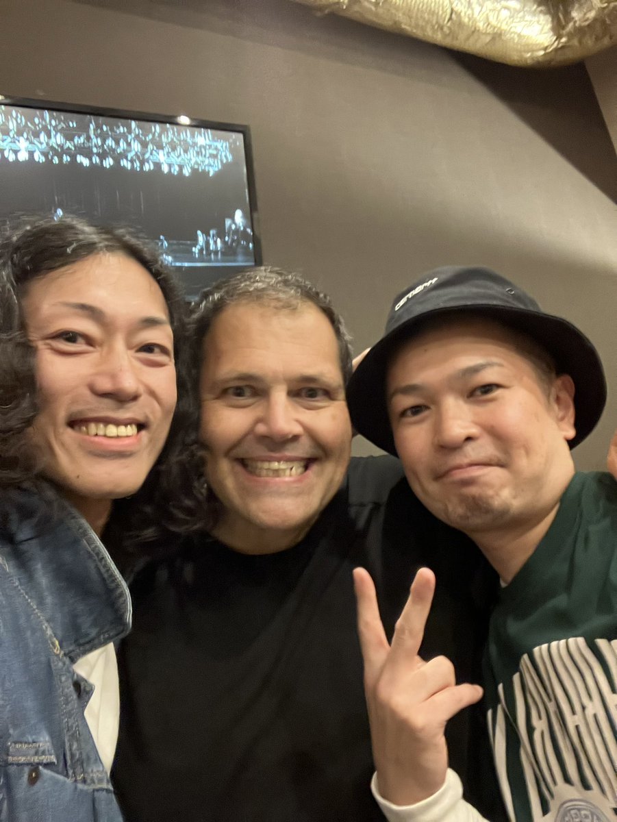sunny_hiroki's tweet image. Blasting Room crew!!!
thank you Bill Stevenson!!!!!
thank you Dicendents!!!!!
#dicendents
#fcfive