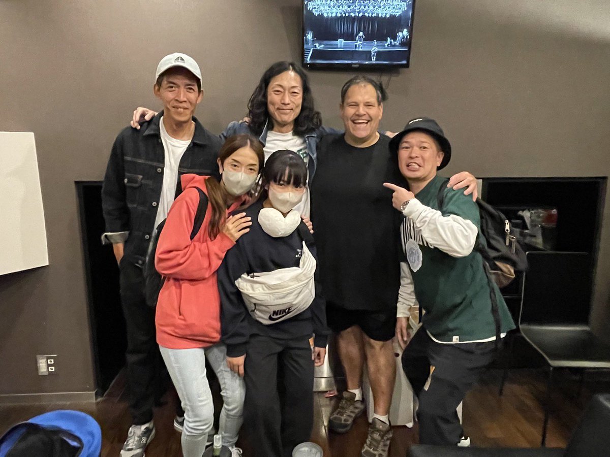 sunny_hiroki's tweet image. Blasting Room crew!!!
thank you Bill Stevenson!!!!!
thank you Dicendents!!!!!
#dicendents
#fcfive