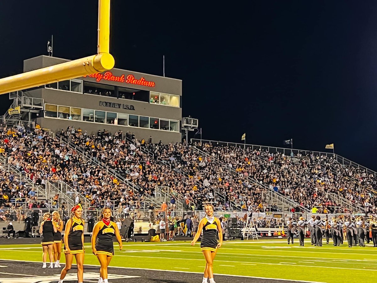 CoachFleen's tweet photo. Unbelievable atmosphere at City Bank last night! Huge thanks to the Southsiders for bringing the noise all night. Congrats to @Lobo_Football on a great game. #Respect 

Proud of this TEAM &amp; know we will only get stronger from this. Need everyone back next Friday! #OnToTheNextOne https://t.co/q87bHtOiv8