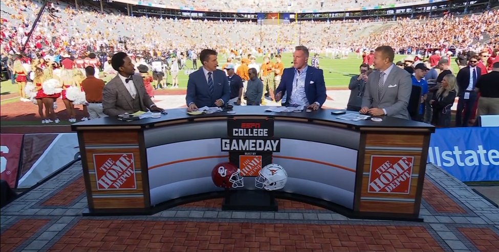 bhofheimer_espn's tweet photo. All four ESPN college football pregame shows are in action right now - a great example of our commitment to the sport:
🏈 ESPN/ESPNU: @CollegeGameDay in Dallas
🏈 @SECNetwork: #SECNation in Athens
🏈 @accnetwork: #ACCHuddle in Miami
🏈 @LonghornNetwork: Texas GameDay in Austin https://t.co/DgR6vC7Abx