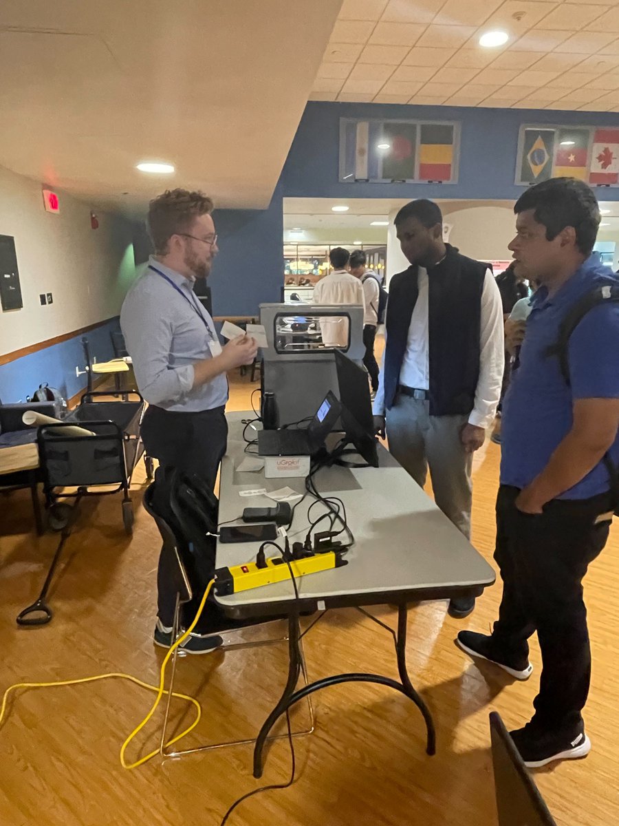 WirelessDay's tweet photo. UB WINGS Lab students in actions during the demo session of the Buffalo Wireless Day. https://t.co/5uhMcwQqtH
