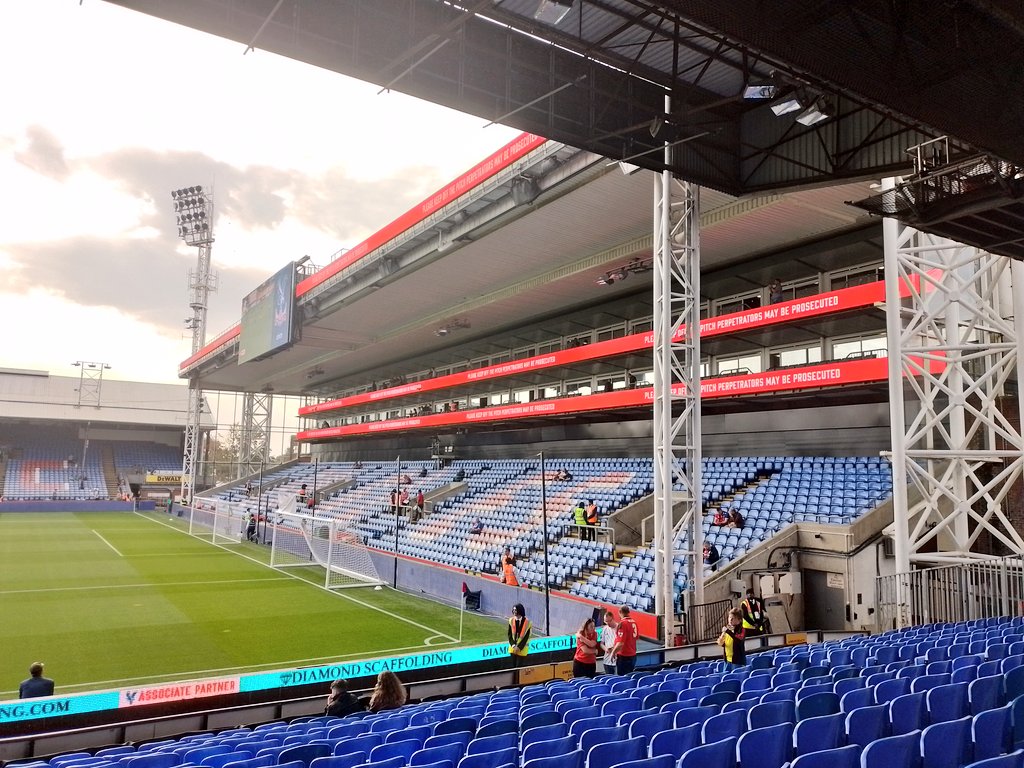 CardsKeir's tweet photo. At selhurst park today #nffc #cpfc coyr 🔴🌳🏹 https://t.co/dRLYh9FG3q