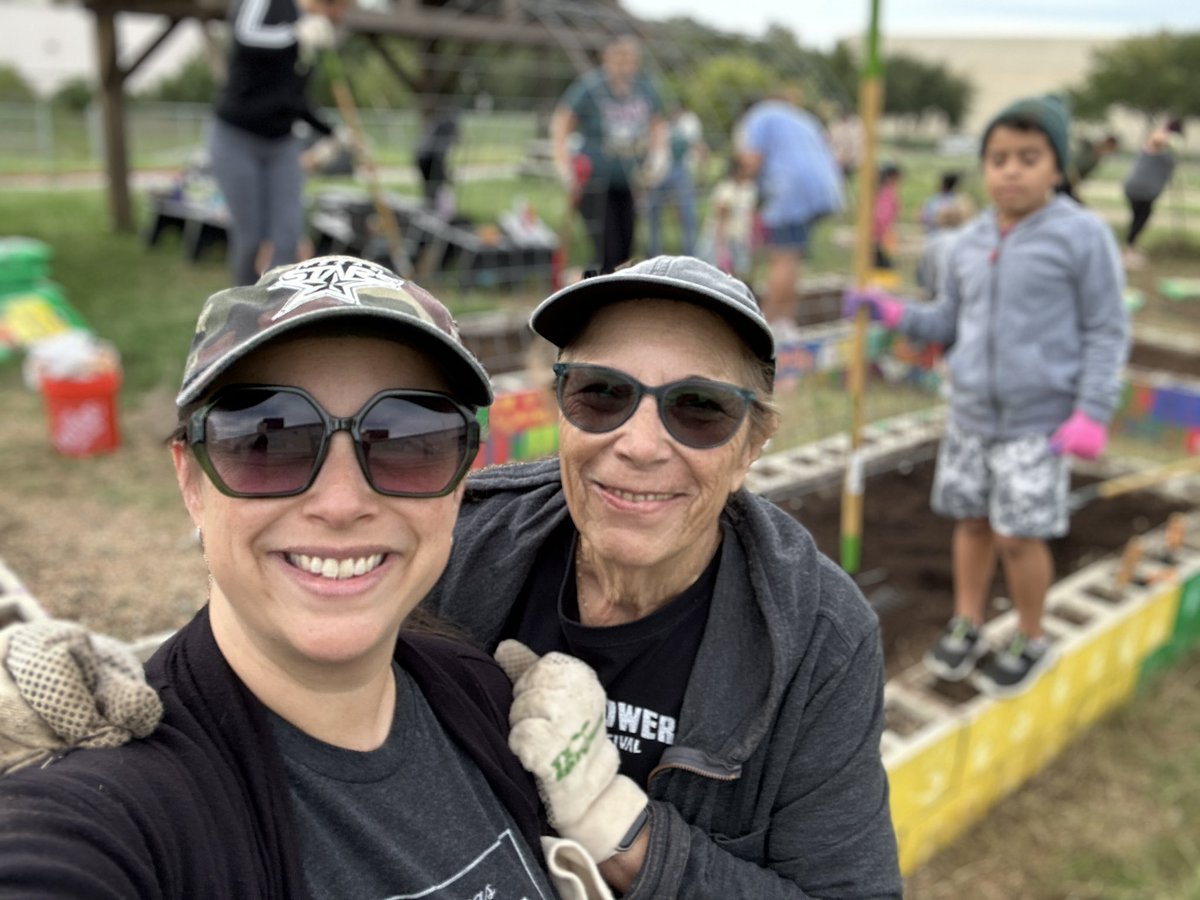 MsZaner's tweet photo. Way to go @McBeeChapaGarci on organizing an amazing and productive Garden Workday @ElementaryMcbee! Student, family, and staff teamwork at its best! @AustinISD https://t.co/BYJl5GxPVL
