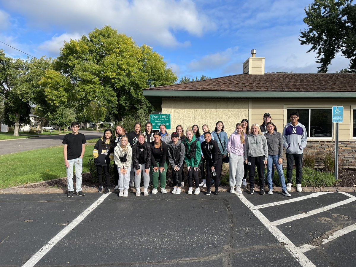 Park_KeyClub's tweet photo. Key Club was back in the community today cleaning at our adopt-a-park Hearthside.  Great work Key Clubbers! https://t.co/jPB0HKZgpK