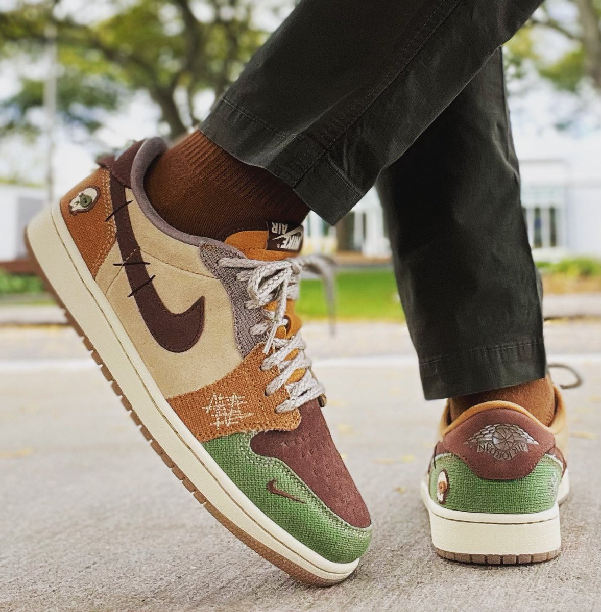 What Up Doe What it Do Good People!
#KOTD Air Jordan 1 Low OG “Voodoo”
#FreeRee #JMillzChallenge #SNKRSKickCheck #SNKRSLiveHeatingUp #YourSneakersAreDope