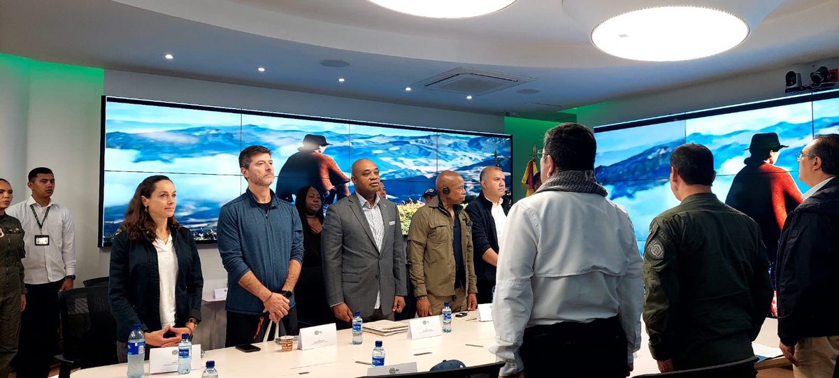 LuisGMurillo's tweet photo. Desde ya nos encontramos en Bogotá con el alcalde de Nueva York, @ericadamsfornyc, finiquitando todos los detalles de su agenda en Colombia. La visita a la región del Darién es clave para comprender la difícil situación humanitaria que enfrenta Colombia en respuesta a la migración irregular