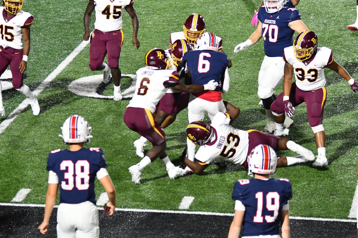 7 yards and 5 tackles later...<a href="/tory_blaylock6/">Tory Blaylock</a> is a freight train!