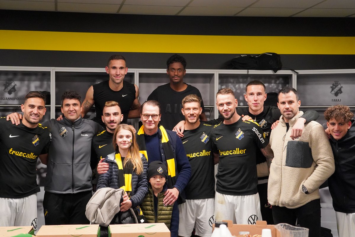 AIKfotboll's tweet photo. Från slottet till orten, vi är klubben för alla. En klubb med storslagna anor, under kungligt beskydd. https://t.co/a4ItQixP3h