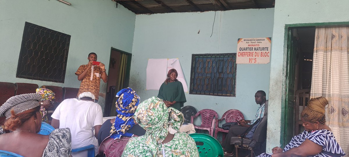 saidoulab's tweet photo. Cameroun : du côté de l'ONG #OnEstEnsemble, je prends part à une activité d'identification des problèmes prioritaires des citoyens, notamment les femmes dans le quartier Maturité de Douala.
@villageois2_0 https://t.co/WdIlYuXoJ3