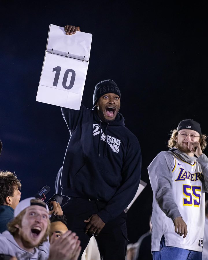 RGIII's tweet photo. THIS MATCH UP between #21 @MizzouFootball and #23 @LSUfootball is a 10 OUT OF 10. Tune in on @espn at 12pm ET. Come kick it with @espnbob , @KrisBudden and myself talking ball and having some fun 🏈 Today we find out which Tiger is ready to hunt and who becomes the prey. https://t.co/dMreqFbvvz