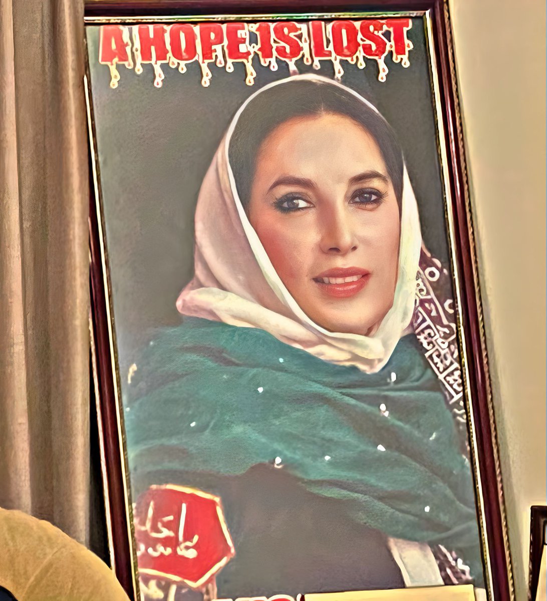 SabaHyder1's tweet photo. -Bhutto ki beti ayi thi aur, jaan ki nazar charhi thi..

#BlackOctober https://t.co/W3VoVCJ1aB