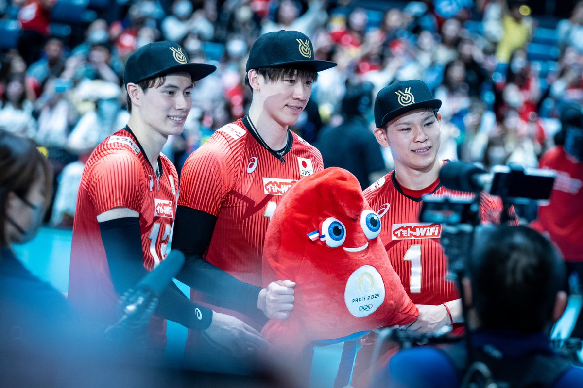 20231007 🇯🇵vs🇸🇮

フリージュくん（赤いぬいぐるみ）と📸

#髙橋藍 選手
#石川祐希 選手
#西田有志 選手
#龍神NIPPON