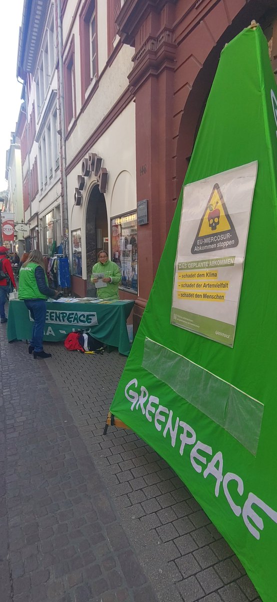 Greenpeace Mannheim-Heidelberg (@greenpeacemahd) on Twitter photo <a href="/GreenpeaceMaHd/">Greenpeace Mannheim-Heidelberg</a> war heute vor dem Gloria Kino beim Film "Checker Tobi und die Reise zu den fliegenden Flüssen" vor Ort um über Regenwaldschutz zu informieren. Ihr könnt auch gerne unter act.greenpeace.de/waldzerstoerun… unterschreiben <a href="/P4F_Heidelberg/">Parents for Future Heidelberg</a> <a href="/fff_heidelberg/">FridaysforFuture Heidelberg</a> <a href="/waldwende/">Waldwende Heidelberg</a> <a href="/S4FHD/">Scientists4Future Heidelberg</a> <a href="/GreenpeaceMaHd/">Greenpeace Mannheim-Heidelberg</a> war heute vor dem Gloria Kino beim Film "Checker Tobi und die Reise zu den fliegenden Flüssen" vor Ort um über Regenwaldschutz zu informieren. Ihr könnt auch gerne unter act.greenpeace.de/waldzerstoerun… unterschreiben <a href="/P4F_Heidelberg/">Parents for Future Heidelberg</a> <a href="/fff_heidelberg/">FridaysforFuture Heidelberg</a> <a href="/waldwende/">Waldwende Heidelberg</a> <a href="/S4FHD/">Scientists4Future Heidelberg</a>