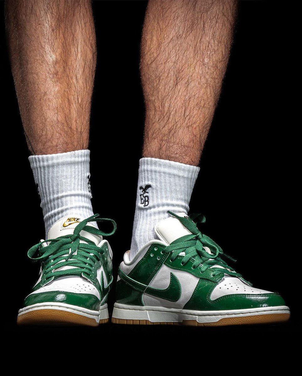 TheSiteSupply's tweet photo. On-foot with the Nike Dunk Low Green Ostrich 🥚 

📸 @masterchefian https://t.co/4Z3geAwZQi