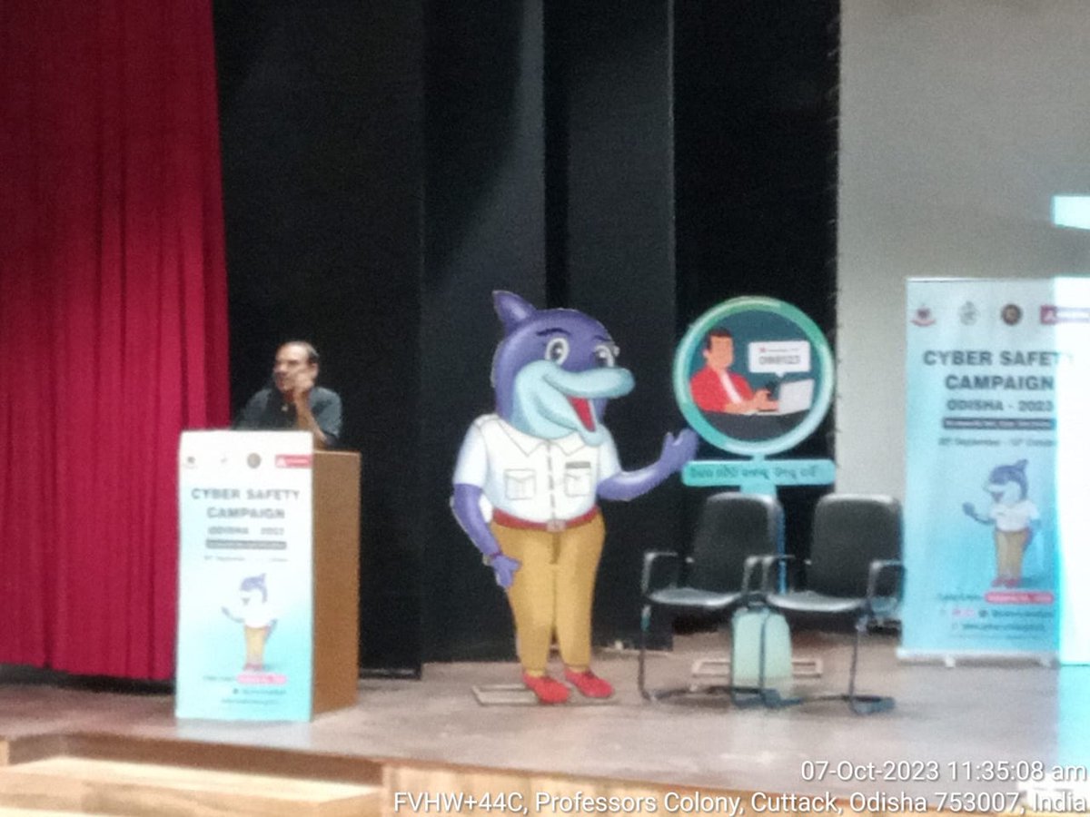 Bose_Cuttack's tweet photo. Privacy is our birth right
Secure you cyberspace 
Secure your digital life 
Cyber safety campaign:An awareness program organized @BOSE, cuttack to sensitize both staff and students about cyber crime and safeguarding their digital integrity.
#cybersecuritycampaign
#BOSE100 https://t.co/5QjpcFHgIB