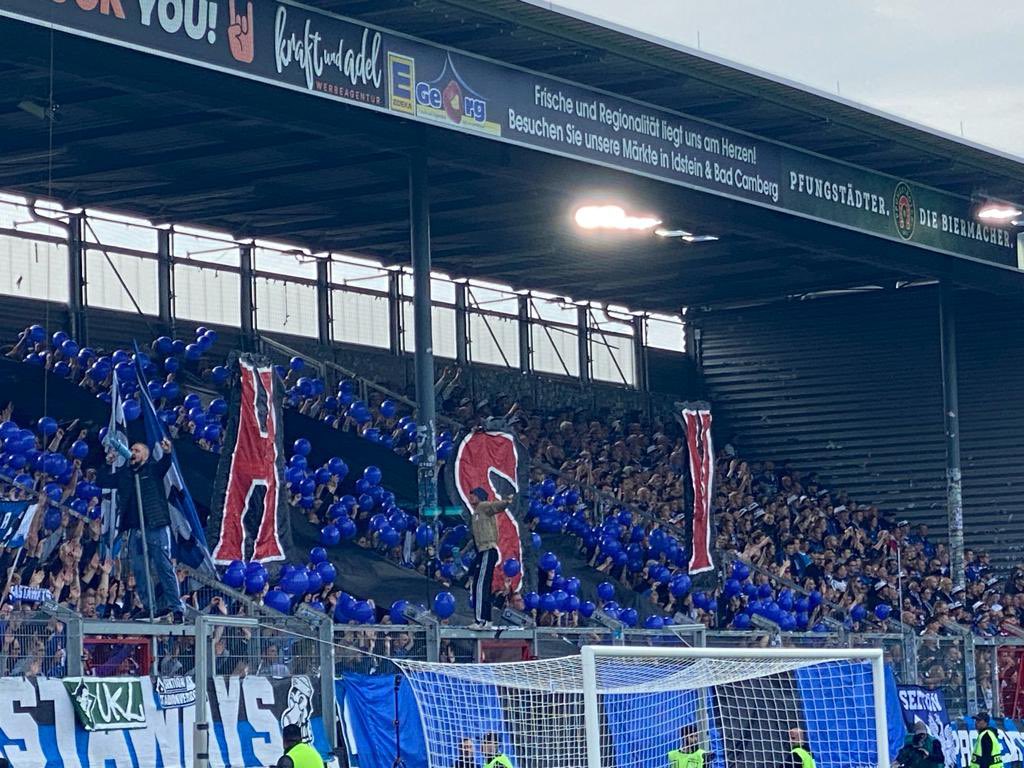 rollenderhsvfan's tweet photo. 2. Bundesliga: SV Wehen Wiesbaden gegen Hamburger SV (1:1)
#Fussball #fussballspiel #fotos #bilder #groundhopper #groundhopperapp #futbology #rautenfranz #rollenderhsvfan #2bundesliga #hsv #nurderhsv #wehenwiesbaden #wiehsv #britaarena #wiesbaden #hamburgersv #samstag https://t.co/FQTwFVigvC