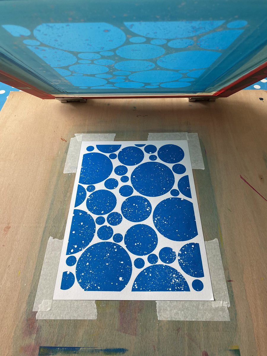 KarolineRerrie's tweet photo. One photo stencil, so many possibilities! Made one, two &amp; three colour #screenprints using just one stencil &amp; overlapping layers of colour. Another example for my one day #screenprint course at @LeicesterPrint on Saturday the 21st of October https://t.co/OsQOTHomHG… https://t.co/2Pt6AREj1j
