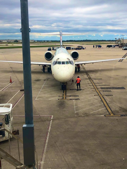 On my way to Dallas Fort Worth, Texas. Who picking me up from the airport?? https://t.co/TjzZLNq5Lt