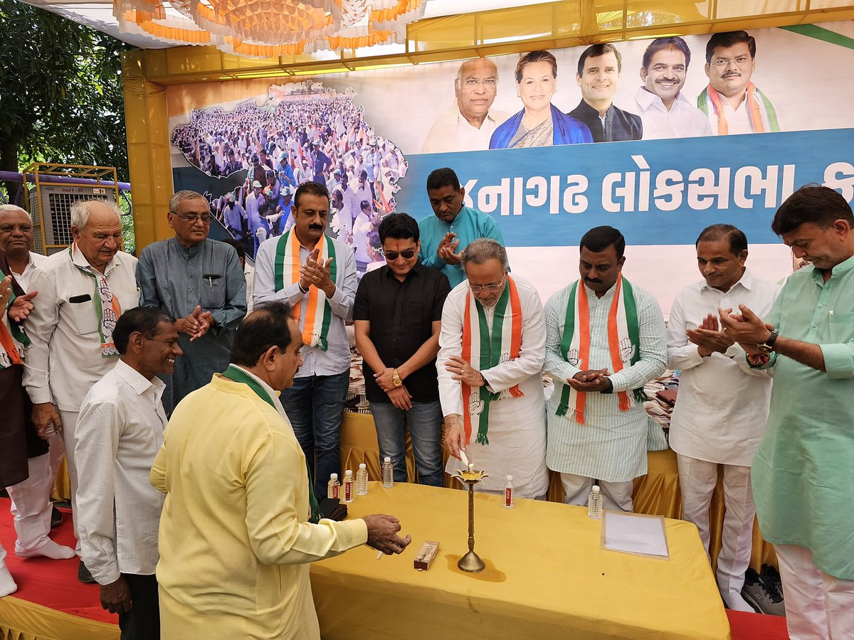 abhayjotva's tweet photo. જૂનાગઢ લોકસભા કાર્યકર્તા સંવાદ નું આયોજન સાસણ ખાતે શ્રી અર્જુનભાઈ  મોઢવાડીયા, શ્રી બી. એમ. સંદીપ અને શ્રી અંબરીશભાઈ ડેર ની આગેવાની માં જૂનાગઢ અને ગીર સોમનાથ જિલ્લા કોંગ્રેસ દ્વારા કરવામાં આવેલ.

જેમાં જૂનાગઢ લોકસભા ના ધારાસભ્યો, માજી ધારાસભ્યો, જિલ્લા અને તાલુકા ના આગેવાનો વગેરે હોદેદારો મોટી સંખ્યા માં ઉપસ્થિત રહ્યા હતા જે કાર્યક્રમ ના આયોજક પ્રદેશ કોંગ્રેસ ઉપપ્રમુખ હીરાભાઈ જોટવા ની યાદી માં જણાવેલ હતું.