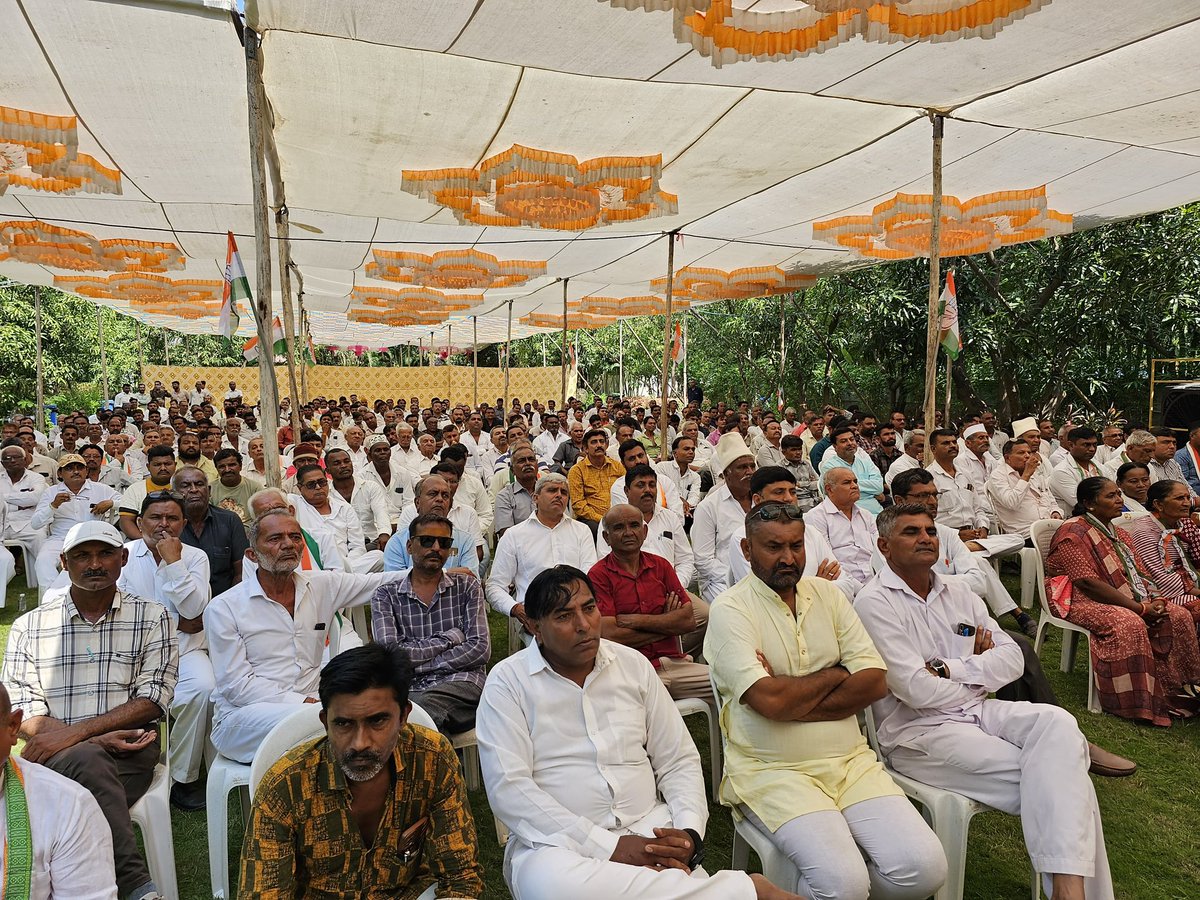abhayjotva's tweet photo. જૂનાગઢ લોકસભા કાર્યકર્તા સંવાદ નું આયોજન સાસણ ખાતે શ્રી અર્જુનભાઈ  મોઢવાડીયા, શ્રી બી. એમ. સંદીપ અને શ્રી અંબરીશભાઈ ડેર ની આગેવાની માં જૂનાગઢ અને ગીર સોમનાથ જિલ્લા કોંગ્રેસ દ્વારા કરવામાં આવેલ.

જેમાં જૂનાગઢ લોકસભા ના ધારાસભ્યો, માજી ધારાસભ્યો, જિલ્લા અને તાલુકા ના આગેવાનો વગેરે હોદેદારો મોટી સંખ્યા માં ઉપસ્થિત રહ્યા હતા જે કાર્યક્રમ ના આયોજક પ્રદેશ કોંગ્રેસ ઉપપ્રમુખ હીરાભાઈ જોટવા ની યાદી માં જણાવેલ હતું.