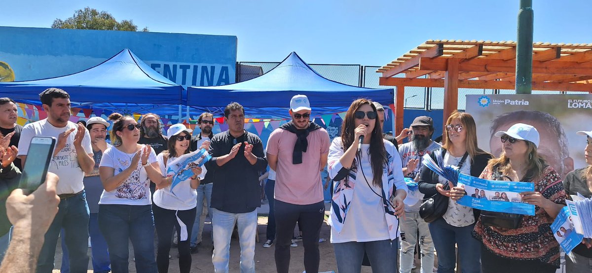 claudioarg19741's tweet photo. #AHORA en la Plaza Pedro Pablo Turner
preparándonos para el Puerta 🚪 por puerta, 🚶🏽 vecino por vecino 🚶‍♂️, casa por 🏡 ✌️🇦🇷 
Este 22 de Octubre vamos a Votar en defensa de nuestras familias 
#TenemosConQue 
@fotermin @danyvilar @Kicillofok @SergioMassa @unionxlapatria https://t.co/5niUbhjF3k