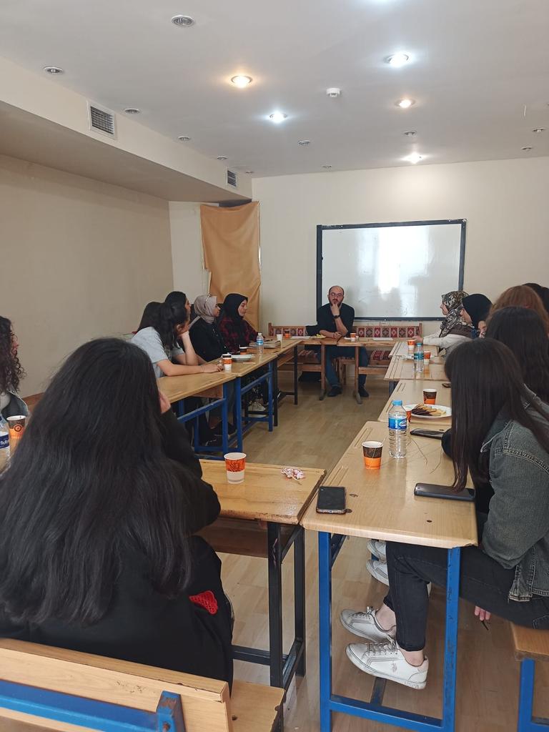 EdanurKKBERBER1's tweet photo. TÜGVA Esenler Hanım lise Ekibin düzenlediği  haftalık Hanım Okul başkanları toplantımızı ilçe başkanımız Şeref YUMURTACI'nın katılımıyla gerçekleştirdik.
İslam alemine ve bütün insanlığa model teşkil edecek bir gençlik şuuru ile hedeflerimize yürüyoruz.
İyi ki varsınız gençler💪🏻 https://t.co/8pks51V0Dc
