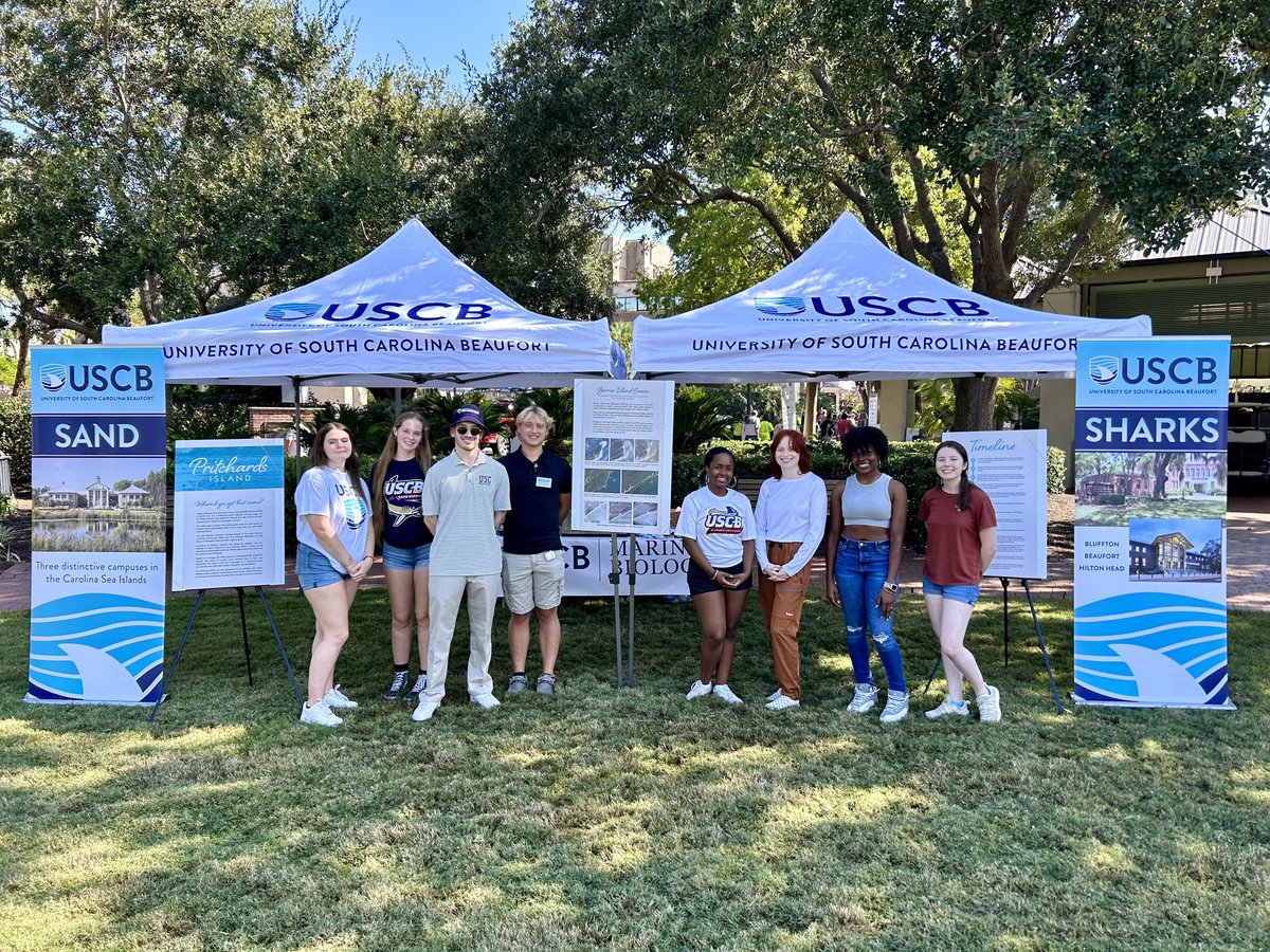 Undergraduates are advertising our Marine Biology and Honors programs at the Beaufort Shrimp Festival. ⁦@USCBeaufort⁩ ⁦@Visit_Beaufort⁩