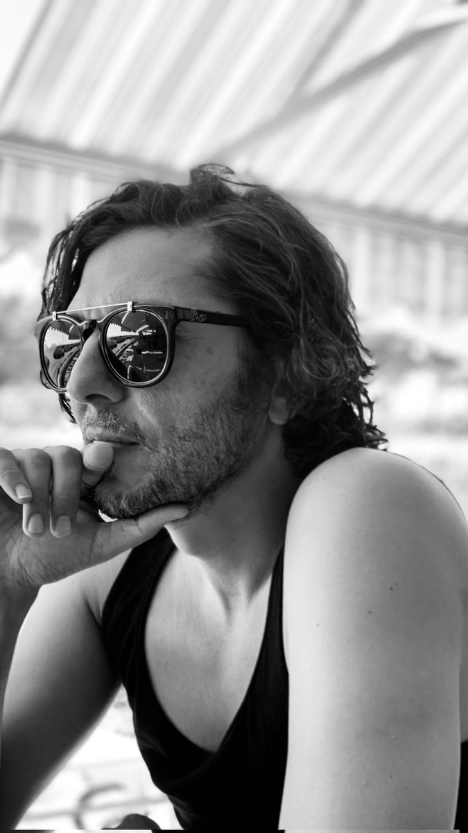 lasimo_66's tweet photo. Ah, la bellezza. Il termine indica la qualità di ciò che è bello o che ha una perfezione estetica, con un'armonia di forme che suscita ammirazione o diletto.Appunto. 😉❤️❤️❤️
#ErmalMeta #lestateaddosso😎☀️
#IGrepost 📸 https://t.co/d7vB1RF9yl